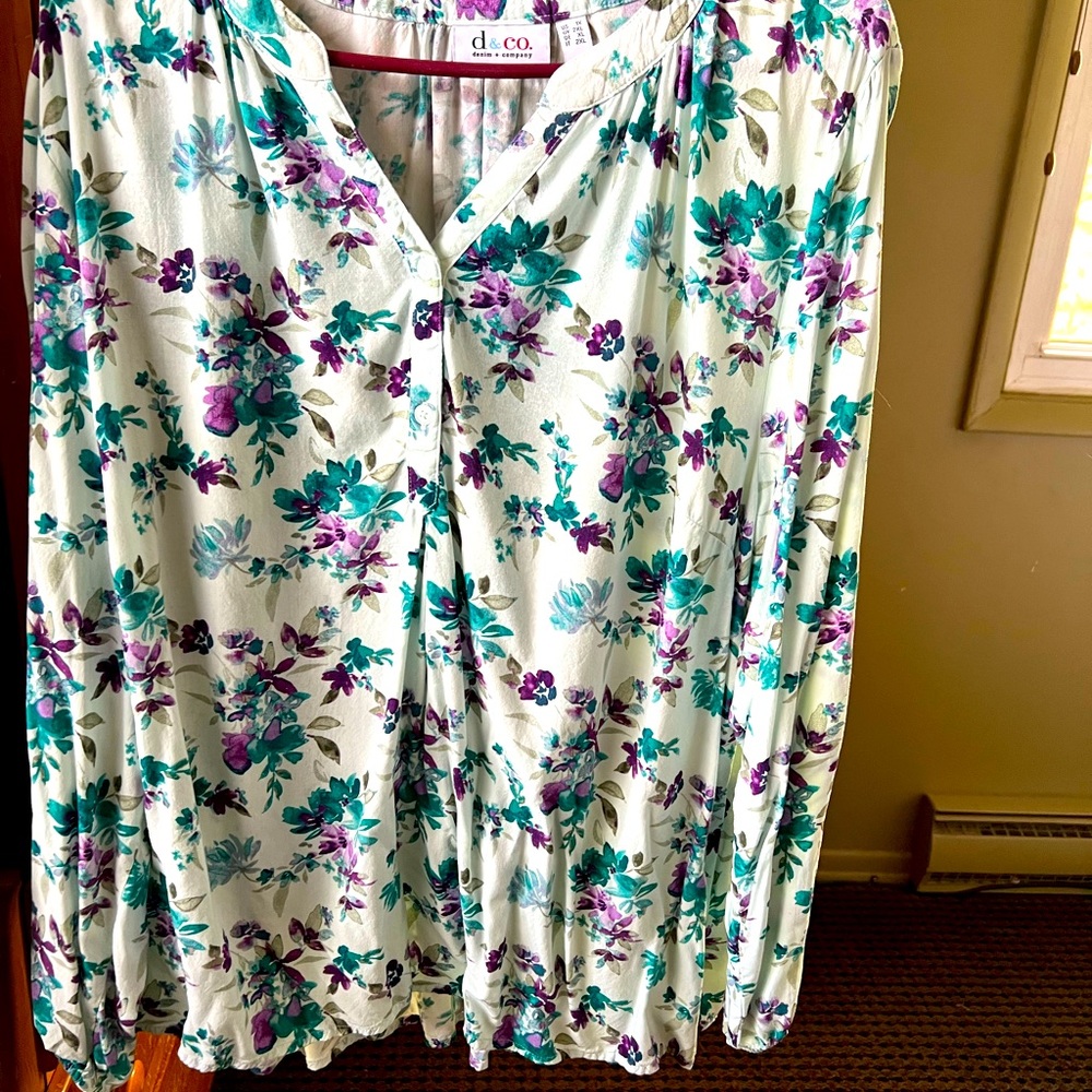 Light weight long sleeved blouse